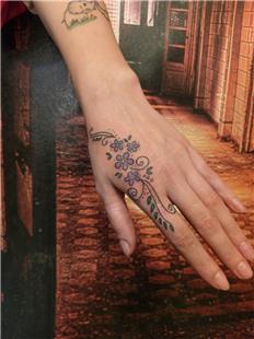 El zeri Kesik zi iek ve Sarmaklar ile Kapatma Dvmesi / Hand Scar Cover With Flower Tattoo