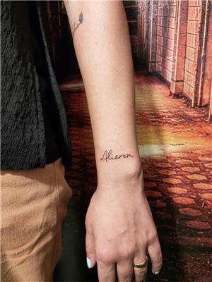 kelebek-ve-isim-dovmeleri---name-tattoos-with-butterfly