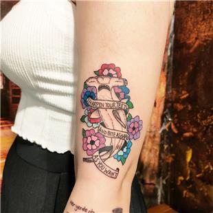 Kpek Bal ve Renkli iekler Dvmesi / Shark and Colorful Flowers Tattoo