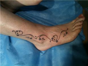 Ayak zerine iek Sarmak Dvmeleri / Flowers and Ivy Tattoos on Foot